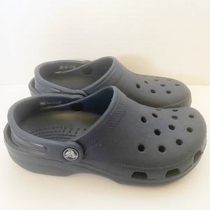 Navy Crocs Women’s 6 Men’s 4